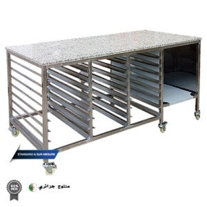 Table de travail professionnelle dessus garnit pour pâtisserie